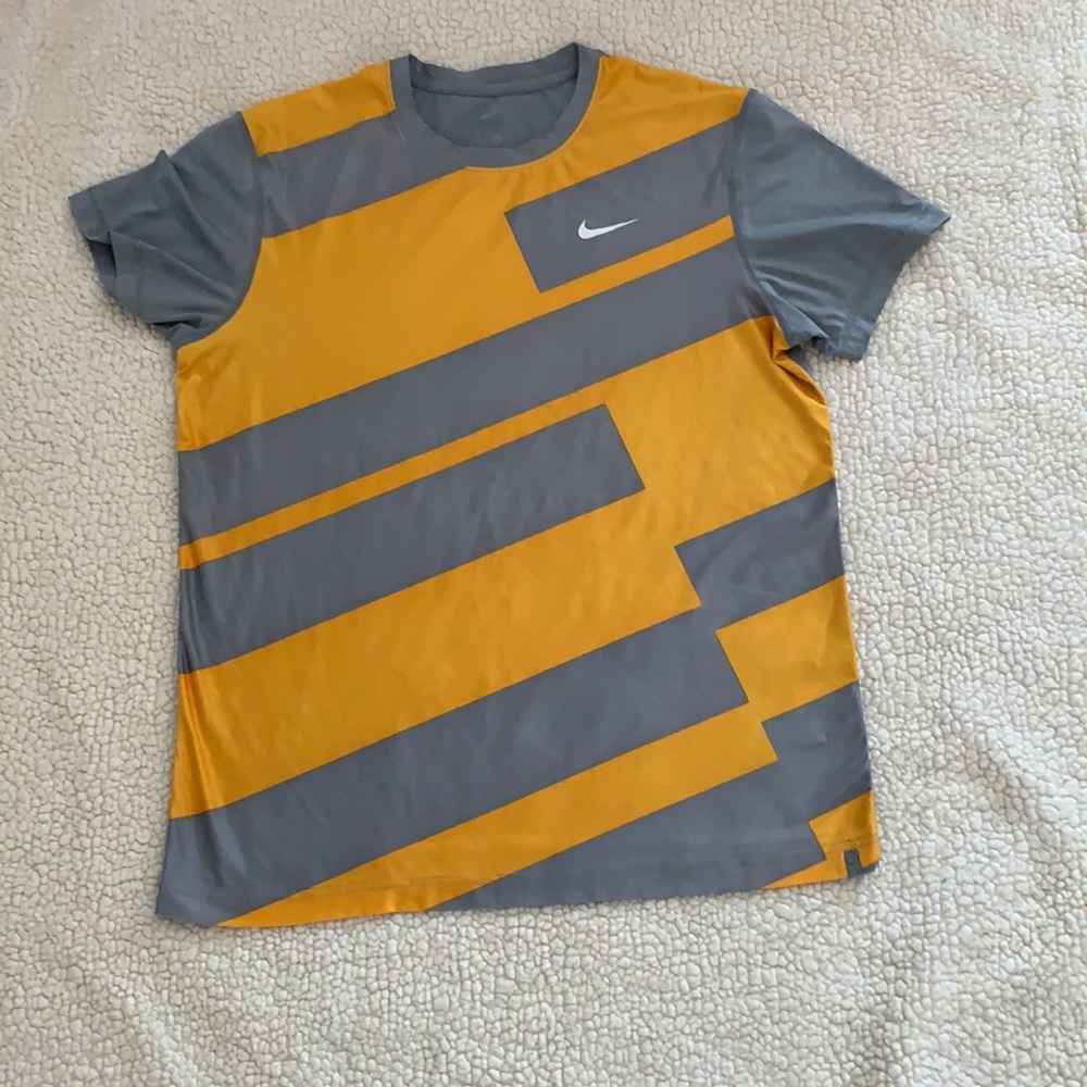 Nike (3) shirts / Men's Shirt / Size: M - Picture 1 of 6